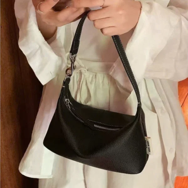 vn-11134201-7ras8-mbakcvronh7c7b.webp Women shoulder bag size 22 durable and beautiful grained leather